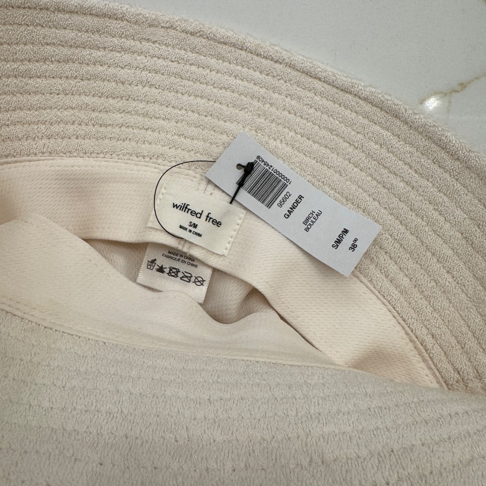 Aritzia Bucket Hat - Picture 5 of 5